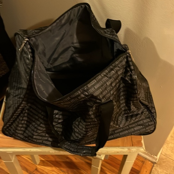 Black with Steve Madden written on it in gray large duffle bag - Picture 4 of 5